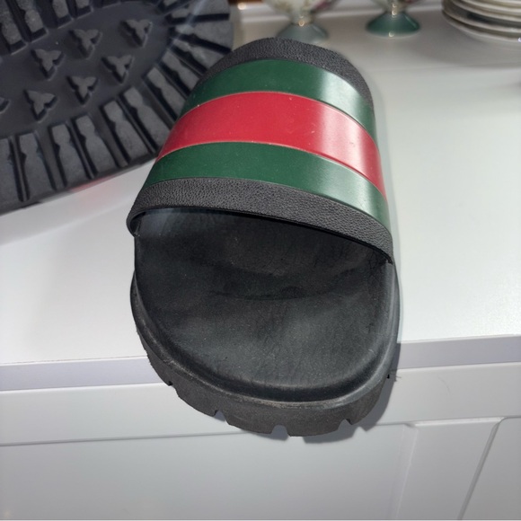Mens Gucci Rubber Slide Sandal - Picture 13 of 16